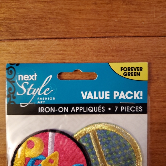 5/$20 NWT Next Style Value Pack Iron On Peace Signs - Picture 3 of 6